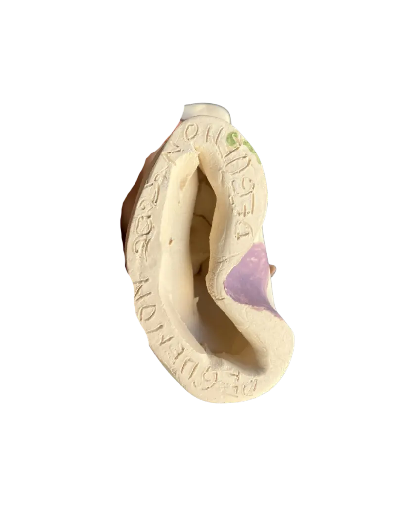 BEDE-047b, Untitled, Benjamin Deguenon, 2025, painted ceramics, 29x15x14cm.webp